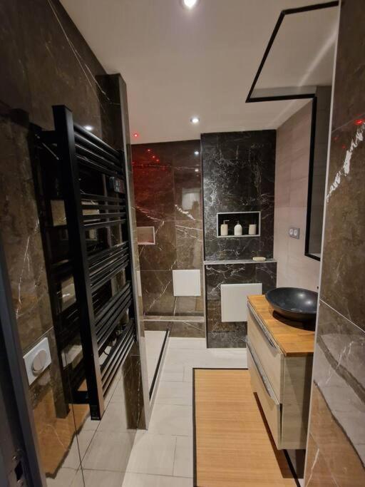 Apt Moderne En Plein Centre-Ville แซ็ง-คล็อด ภายนอก รูปภาพ